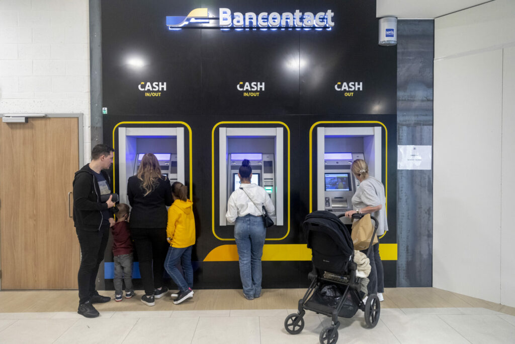 Withdrawing cash: Even fewer ATMs in Belgium as banks fall short of promises