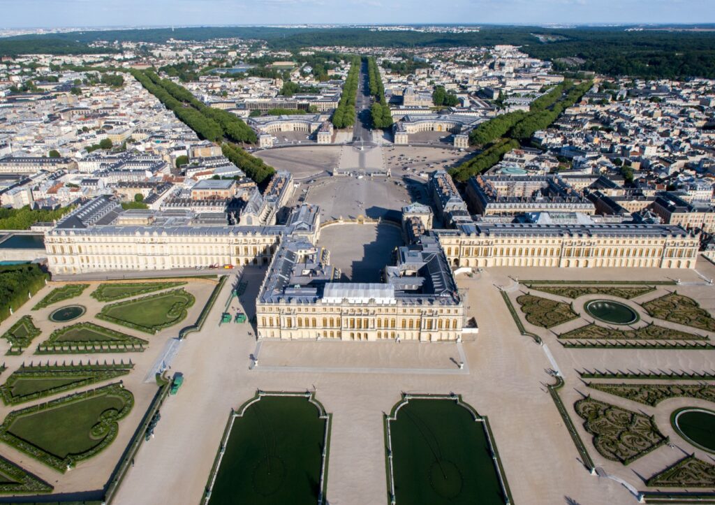 Versailles evacuated for the sixth time in a week following new bomb threat