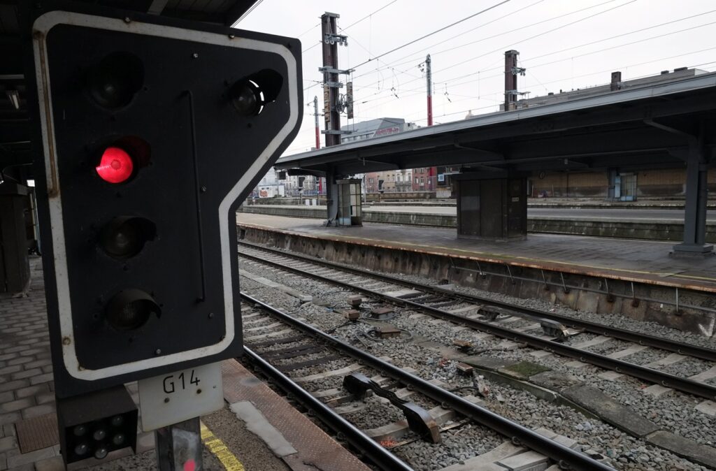 Train runs red light and causes disruption on Brussels Nord-Midi route