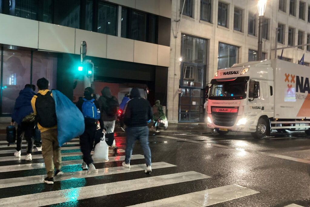 Asylum seekers at Rue de la Loi evicted by police on Friday morning