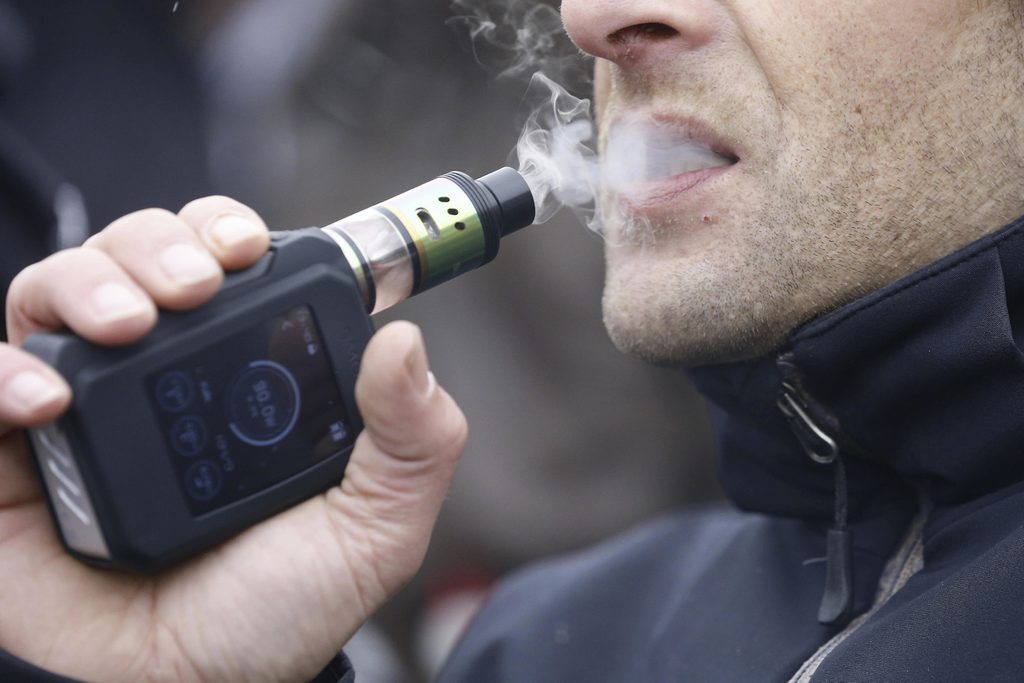 One third of young Belgians used e-cigarettes last year