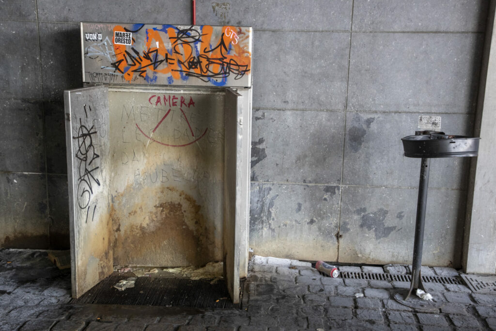 'Basic physiological needs': Brussels must create more public toilets, study argues
