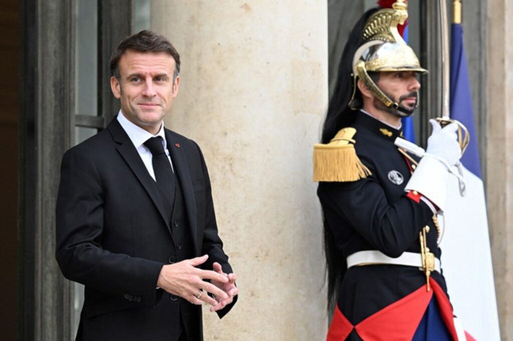 France brings back public Changing of Republican Guard after 27 years