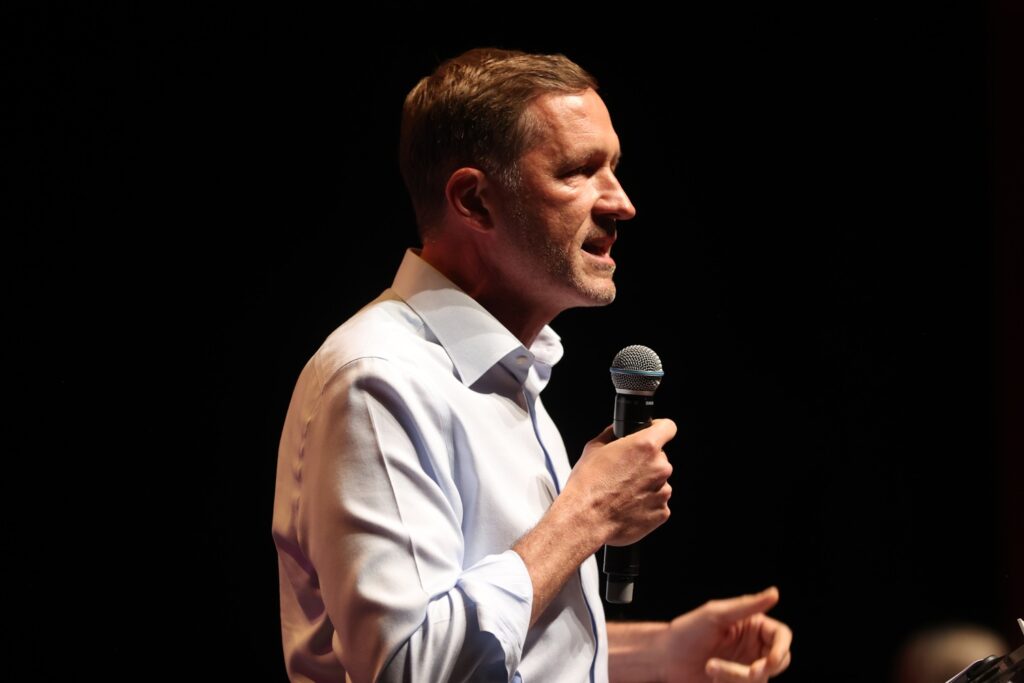 Socialist Party leader announces 21 measures to help struggling Walloon communes