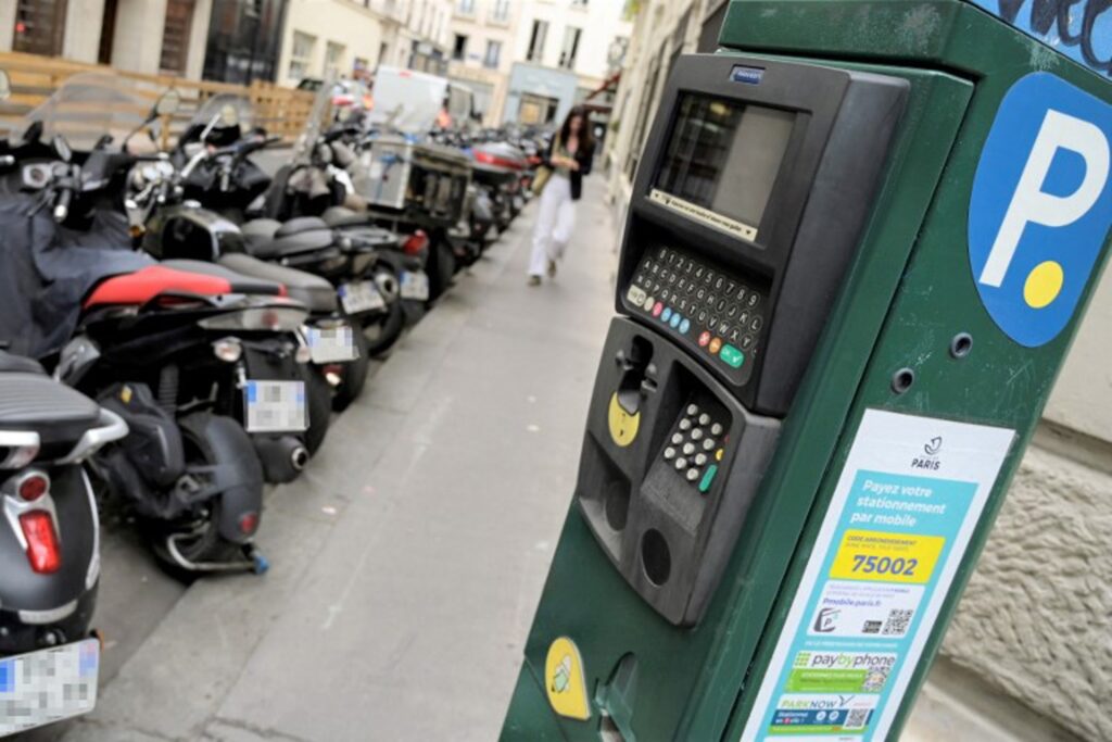 Paris to hold referendum on higher parking fees for heavy SUVs