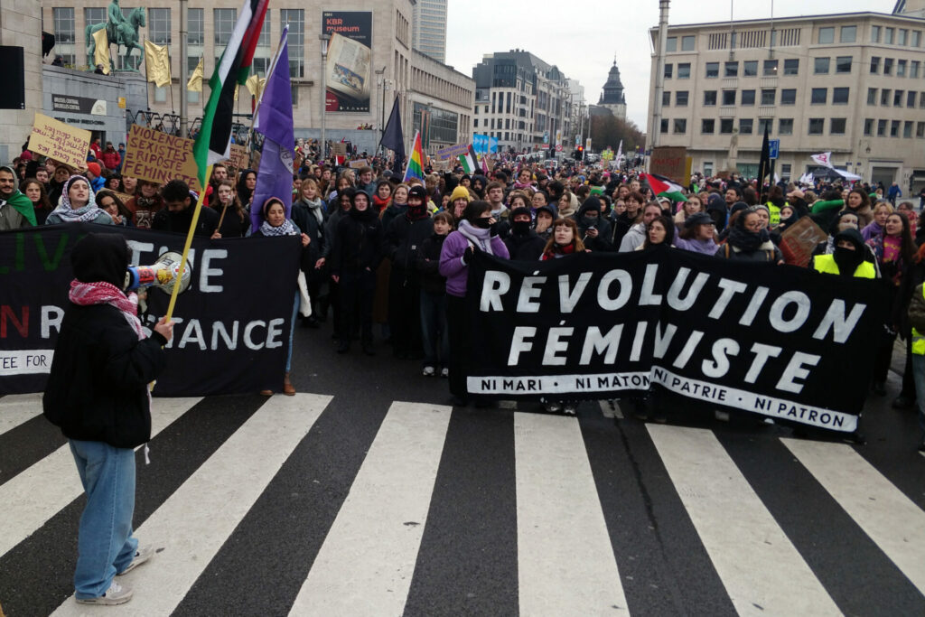Around 2,600 demonstrate in Brussels to protest violence against women (photos)