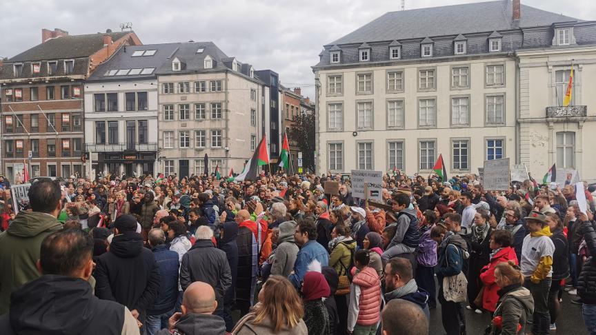 Around 500 people in Namur rally in support of Palestinians