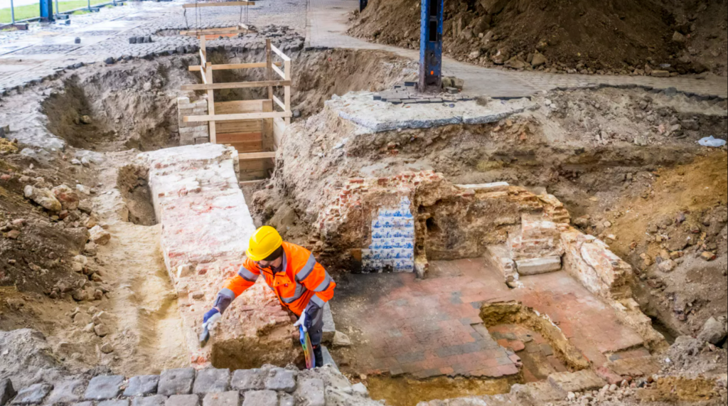 Archaeologists uncover medieval moorings on Scheldt quays in Antwerp