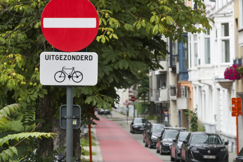 Different speed limits, test requirements and signs: Belgium's fragmented new Road Code