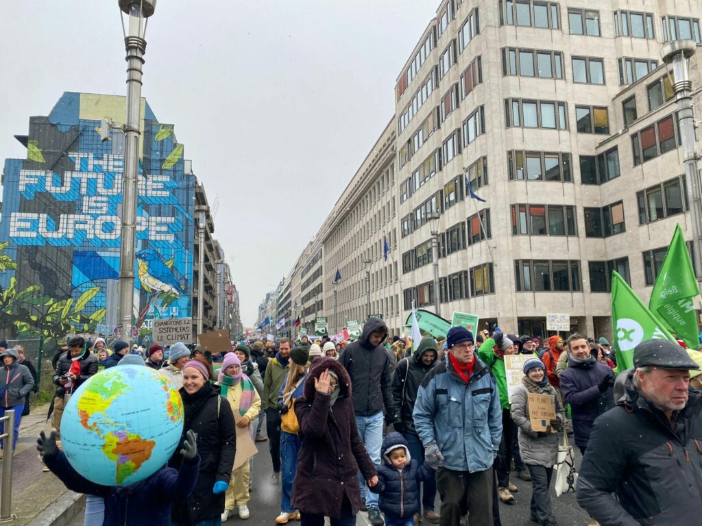 'Every tenth of a degree counts': 20,000 activists march in Brussels on Sunday (In Photos)