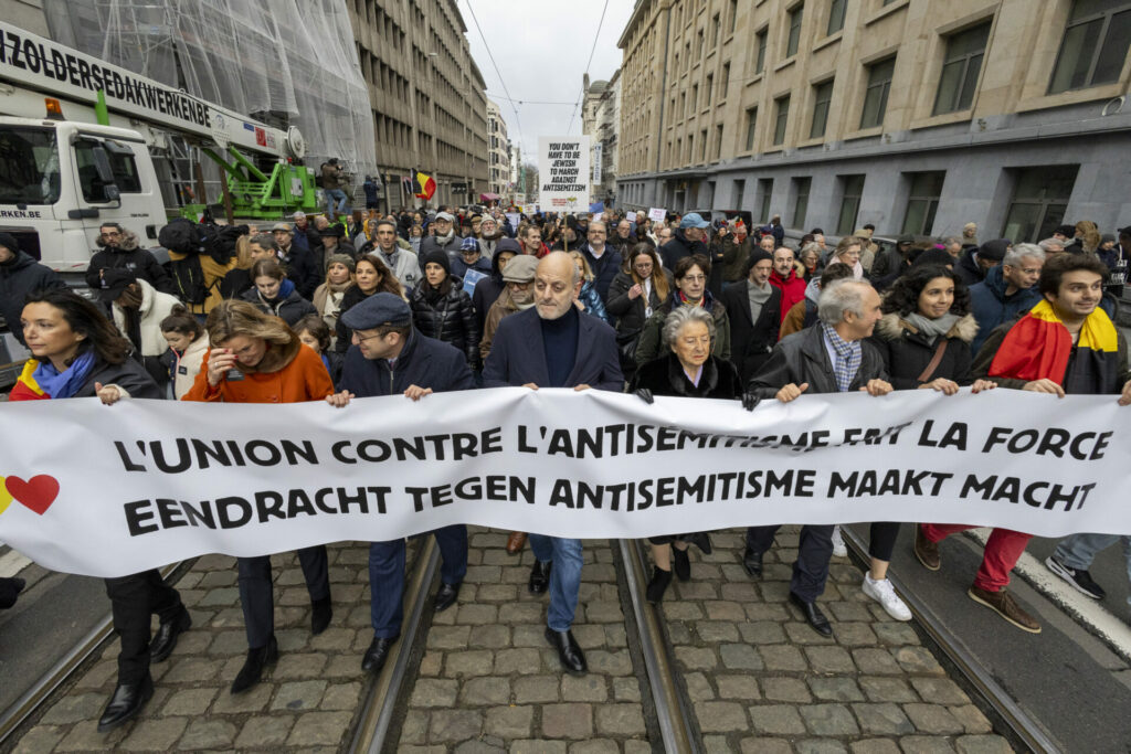 Thousands rally against rising antisemitism in Brussels