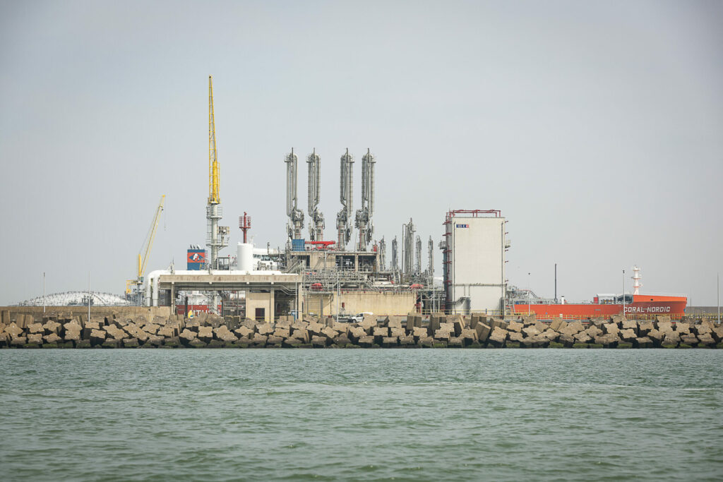 Greenpeace activist block gas terminal at Zeebrugge port
