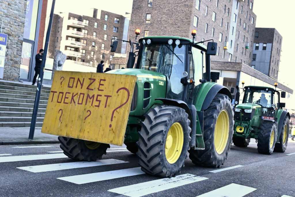 Farmers' protests: Problems on the E34 near Eeklo