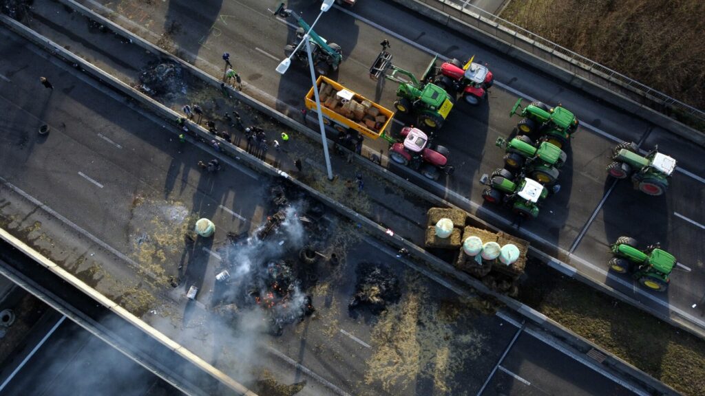Farmer protests: Tractors blocking key roads in and around Brussels