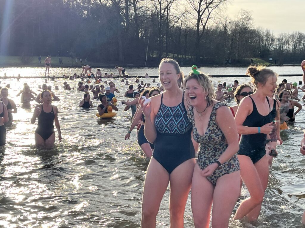 Over 700 swimmers brave icy waters for winter dip in Ghent (photos)