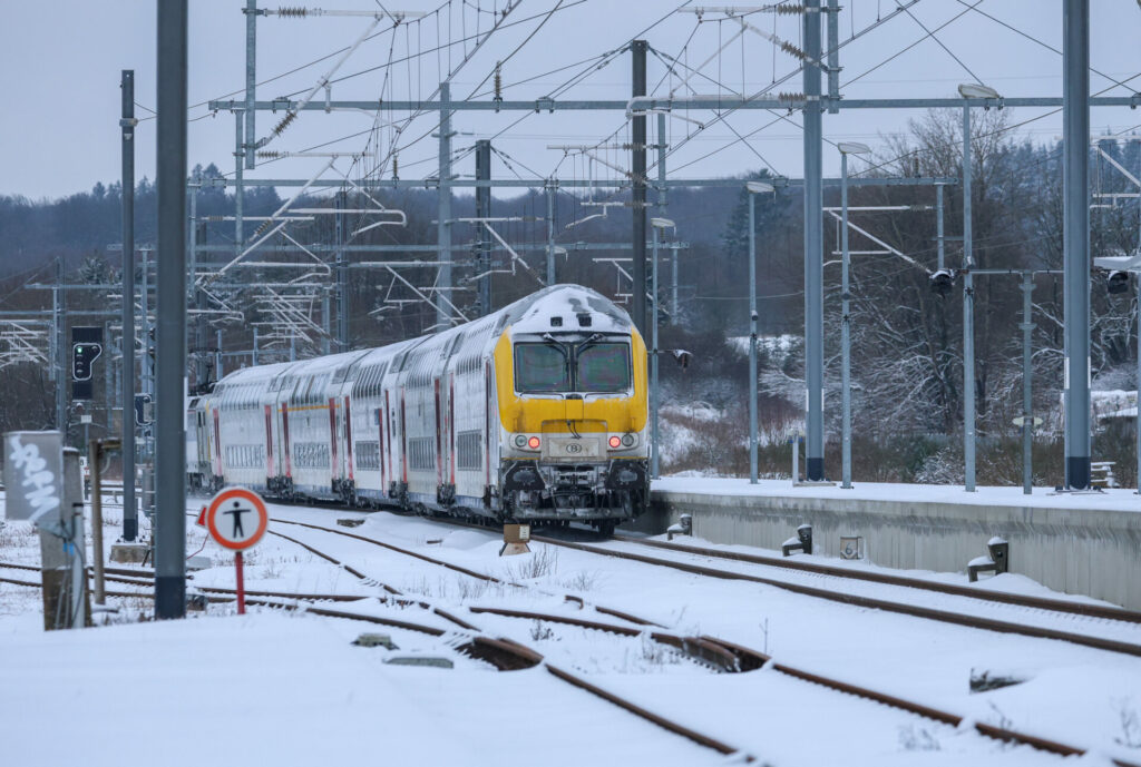 Cancelled Eurostars, slippery roads: Snow disruptions continue in Belgium