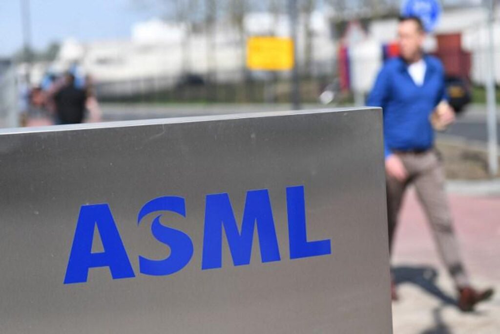 Sales up 30% for Dutch microchip giant ASML