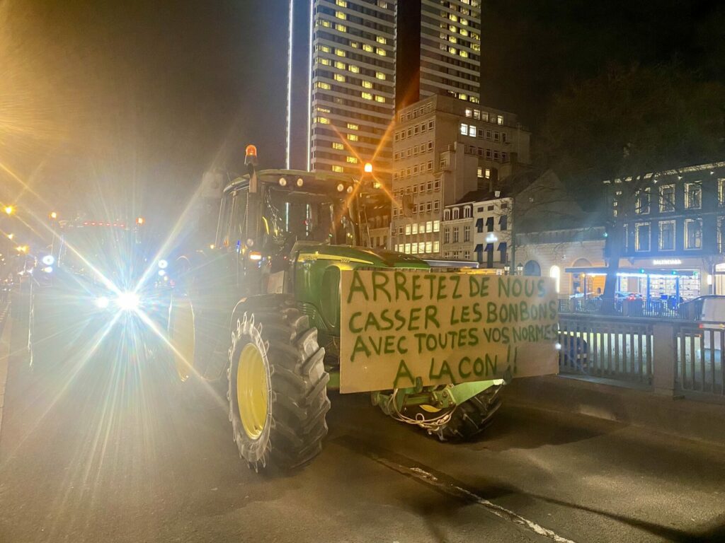 Farmer protests: First convoy of tractors rolls into Brussels