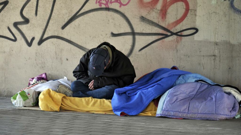 how does europe deal with homelessness        <h3 class=