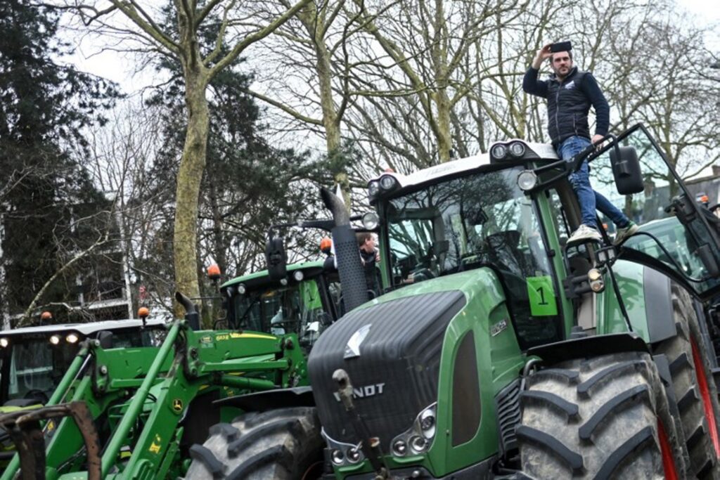 France: End of road blockades, action continues against supermarkets