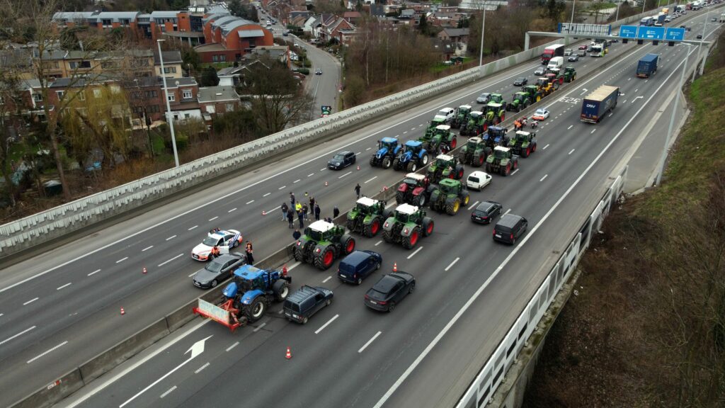 Agreement in Flanders, but farmers blocking motorways again in Wallonia