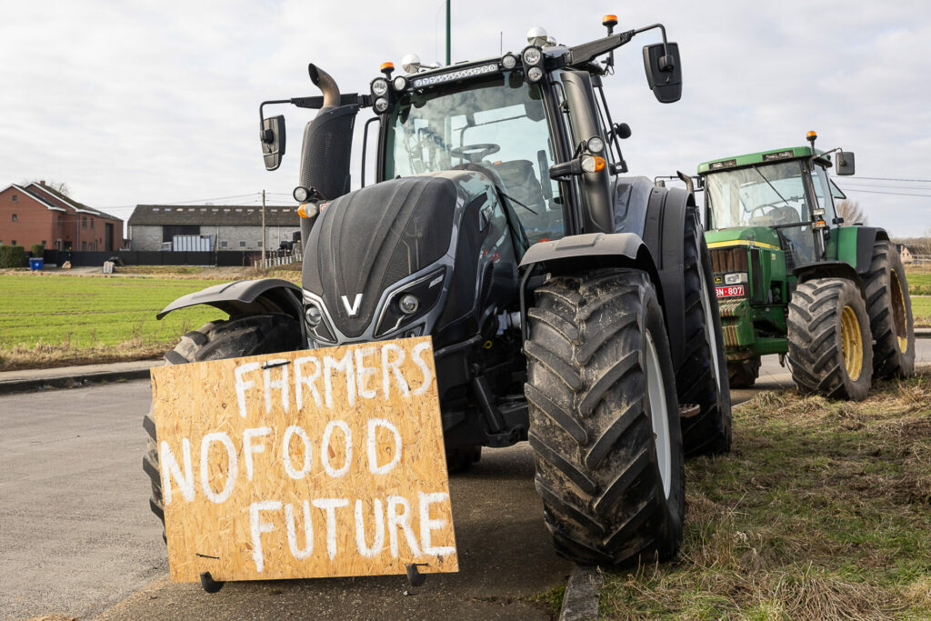 Farmers block access to several Colruyt supermarkets