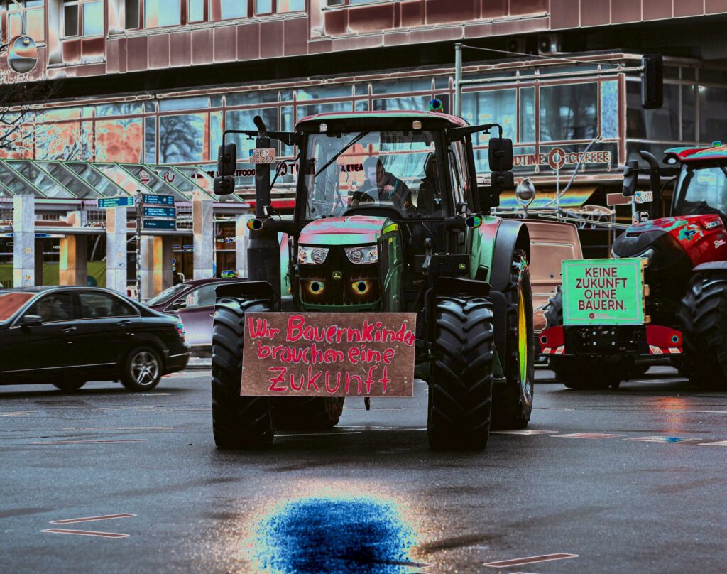 Ep.99: Conflict Data, Navalny, Militias, Gaza, German Farmers