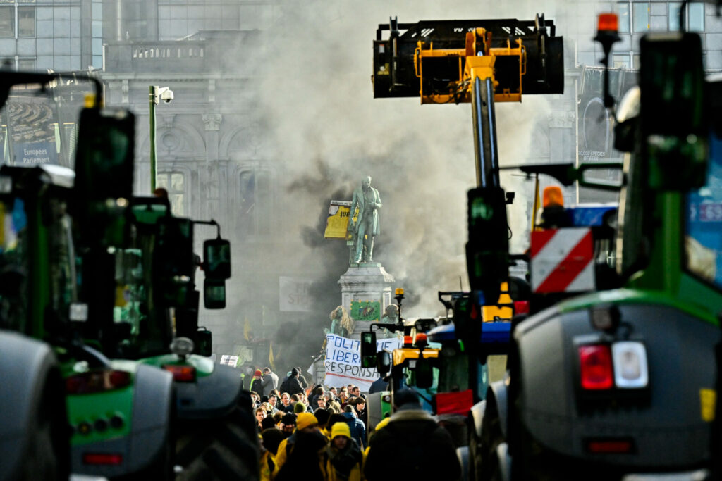 Some 1,200 tractors in Brussels, EU Quarter closed off to traffic