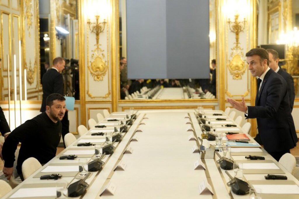 Macron and Zelensky sign Franco-Ukrainian security agreement