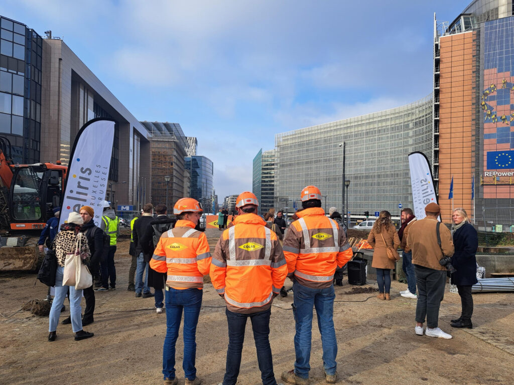 Stop redevelopment work on the Schuman roundabout, says MR
