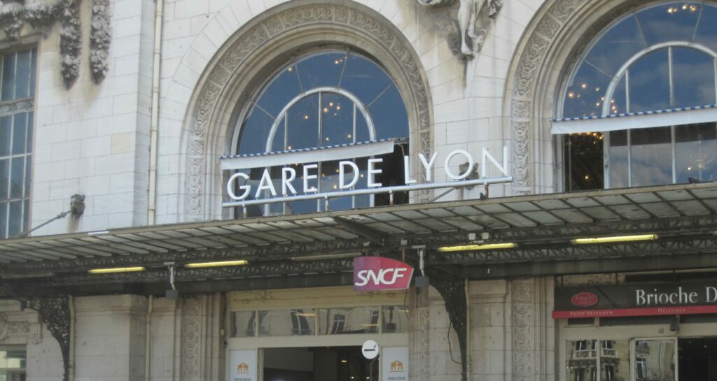 Man arrested after stabbing several people at Gare de Lyon in Paris