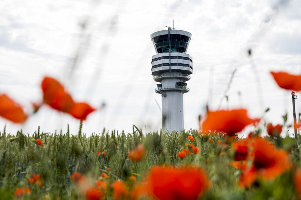 Over 100 air traffic controller applicants show up to Skeyes job fair