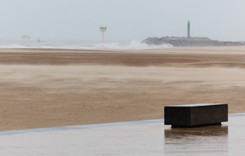 Two teenagers rescued at sea in Ostend