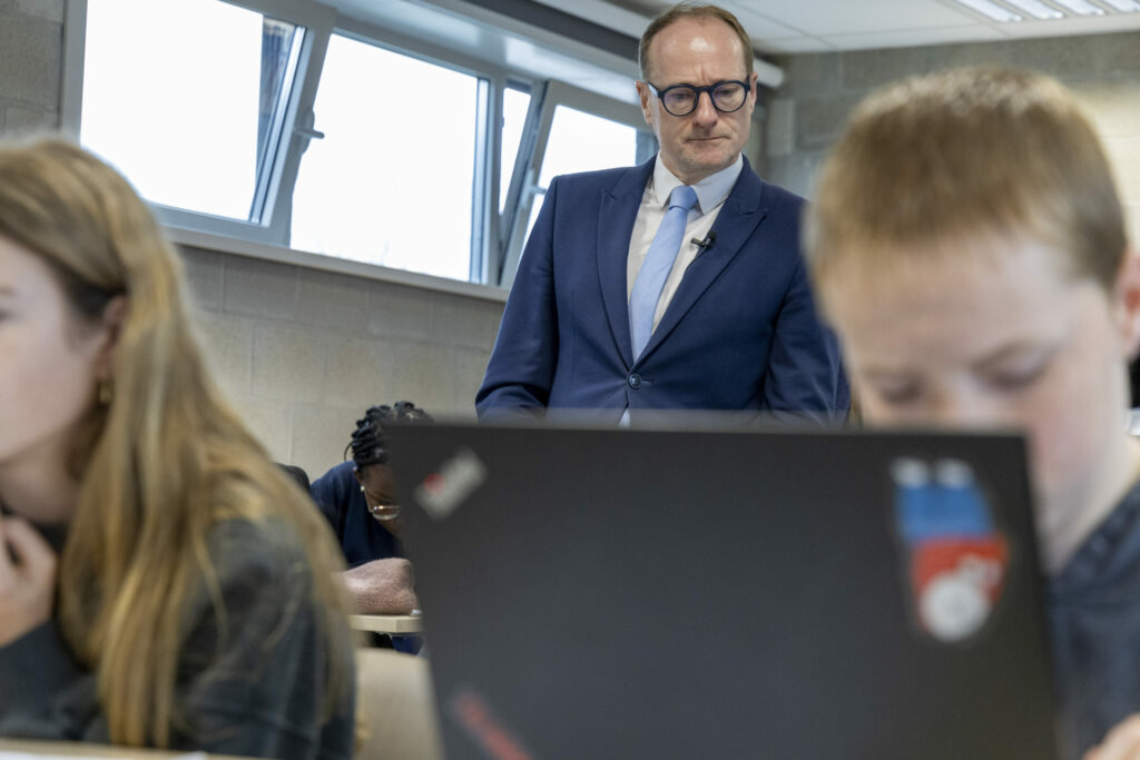 Flemish nationalist minister branded a 'danger to education quality'