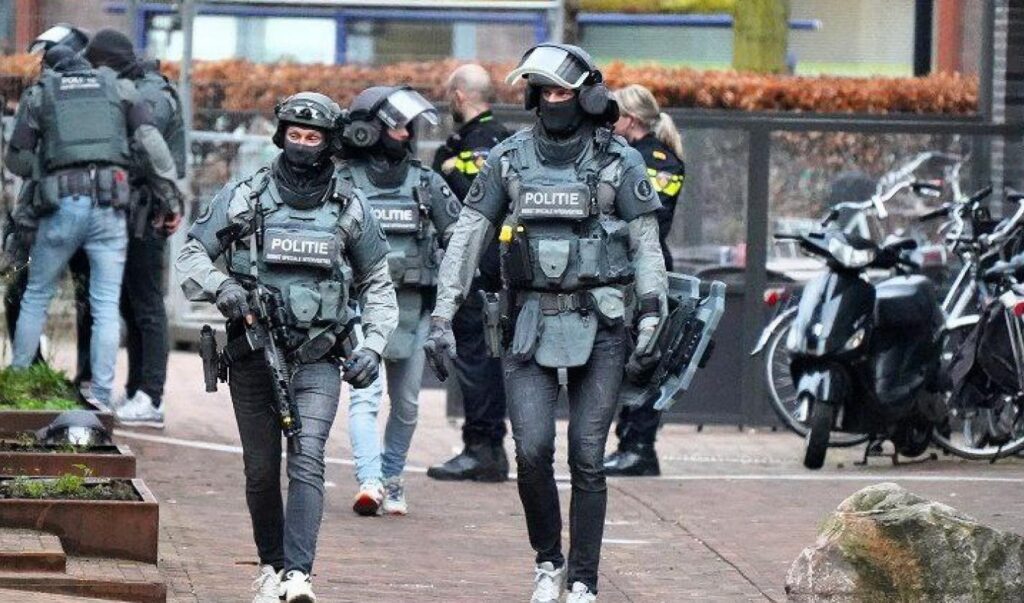 Several people taken hostage in town in the Netherlands