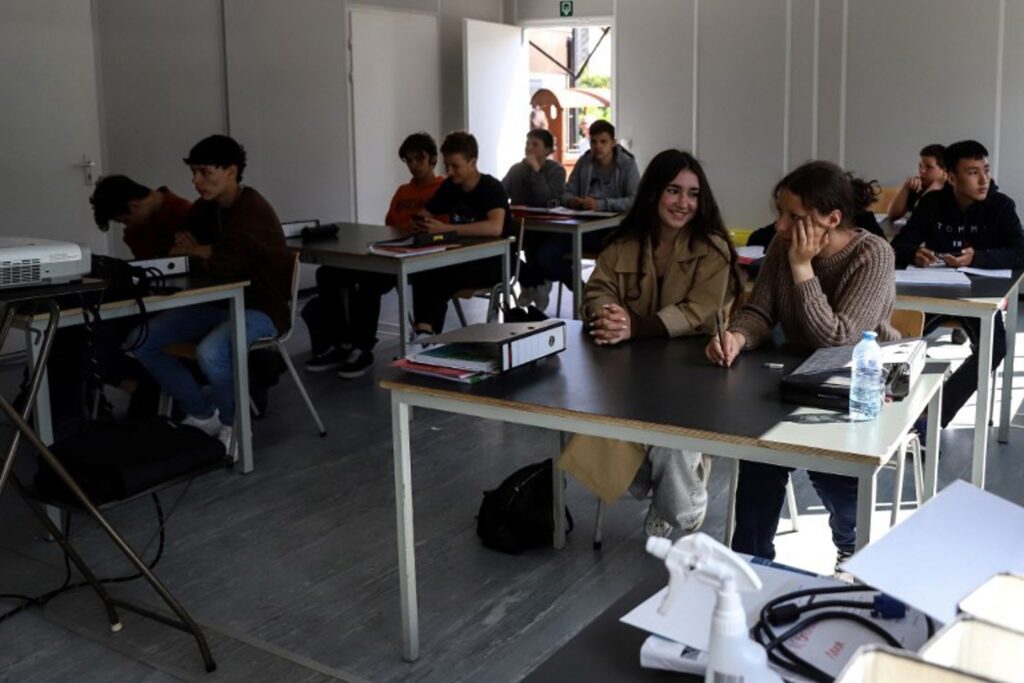 Record numbers of people wanting to learn Dutch