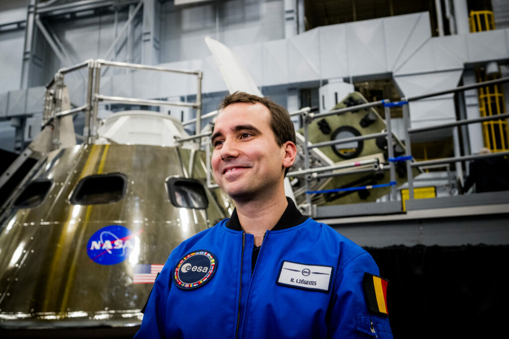 Belgian Raphaël Liégeois receives his ESA astronaut diploma