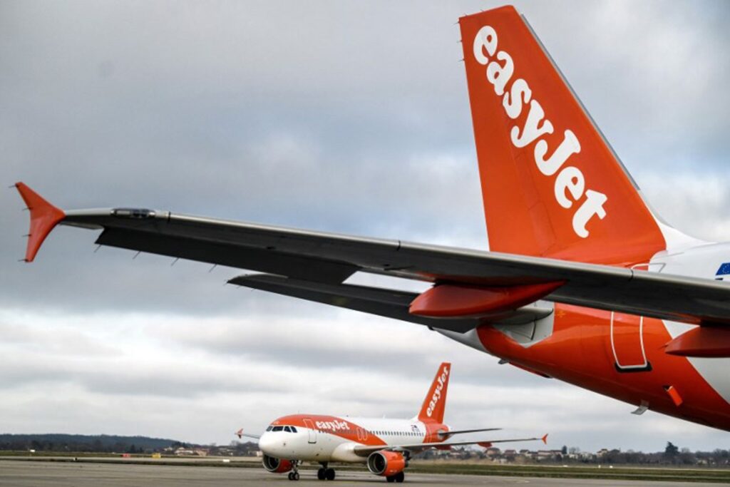 EasyJet cuts winter losses by over £50 million