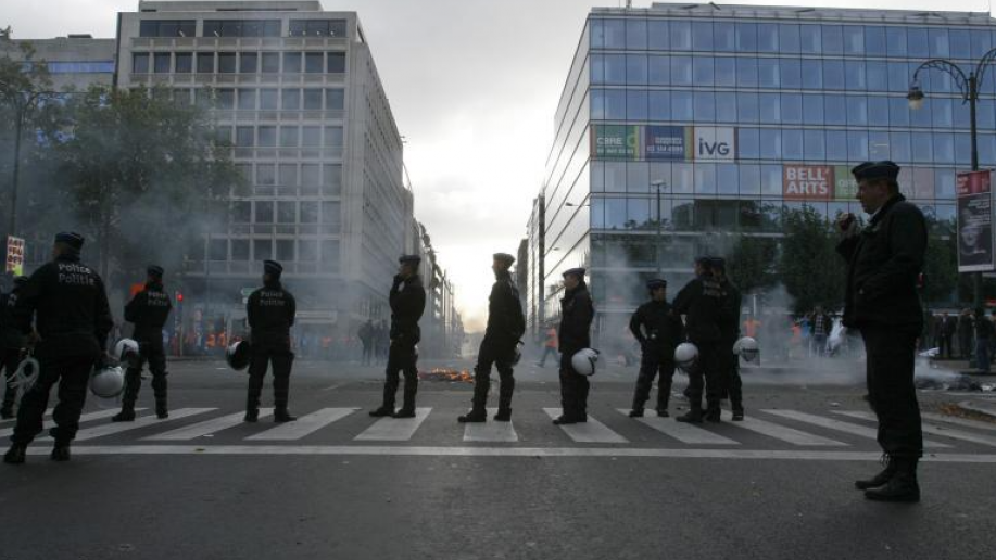 Activists block rue Belliard in protest against fossil fuels