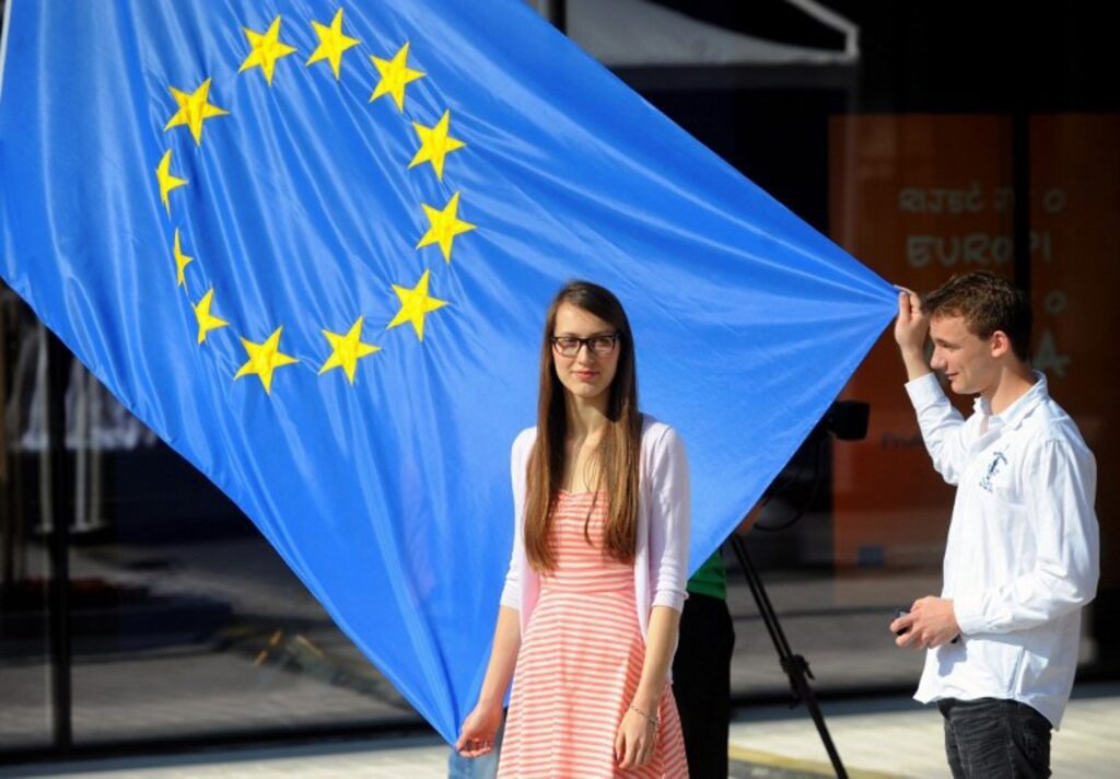 Youth federation offers 'how-to' guide for 16-17 year-olds voting in the European elections