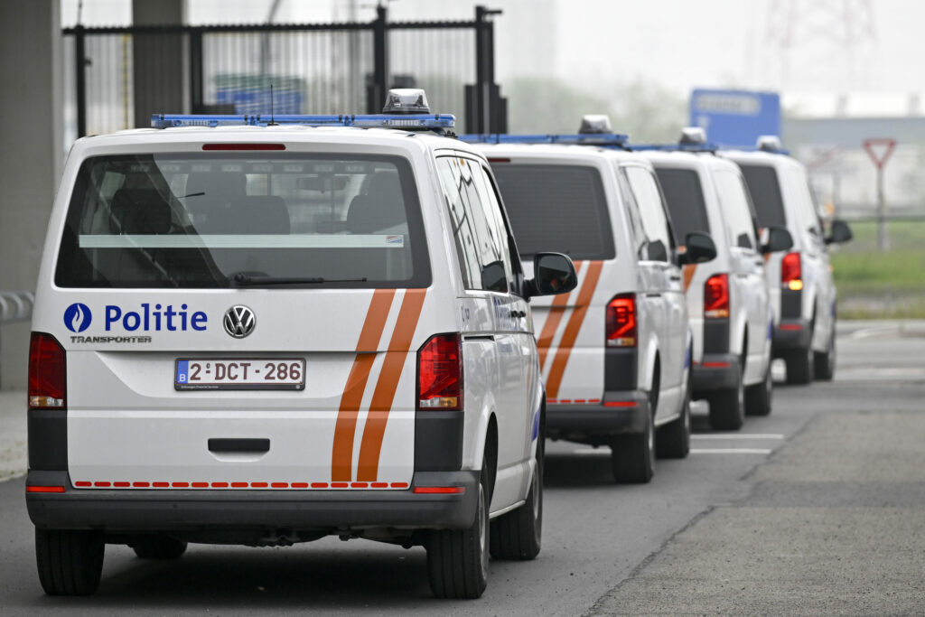 Six arrests after 2 tonnes of cocaine discovered in Port of Antwerp