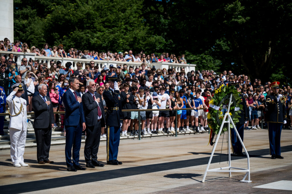 Prime Minister De Croo pays tribute to victims of war at Arlington cemetery in US