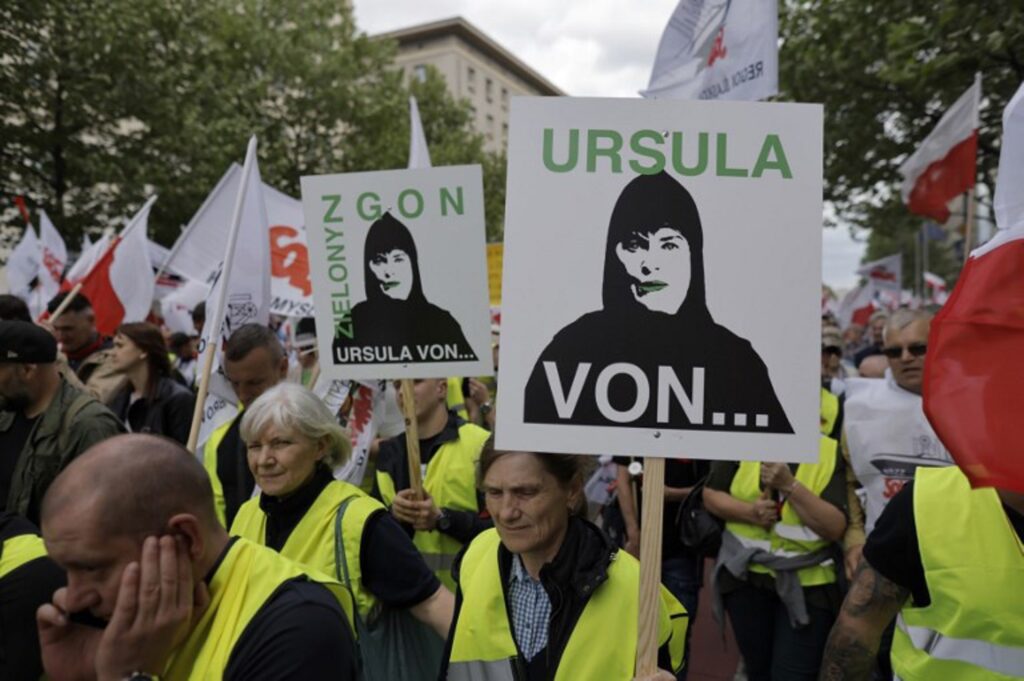 Polish farmers demonstrate against EU environmental rules