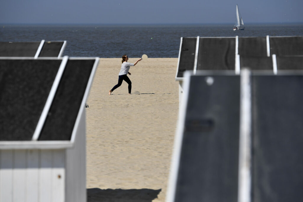 Awash with benefits: Belgian research proves health gains of living near the sea