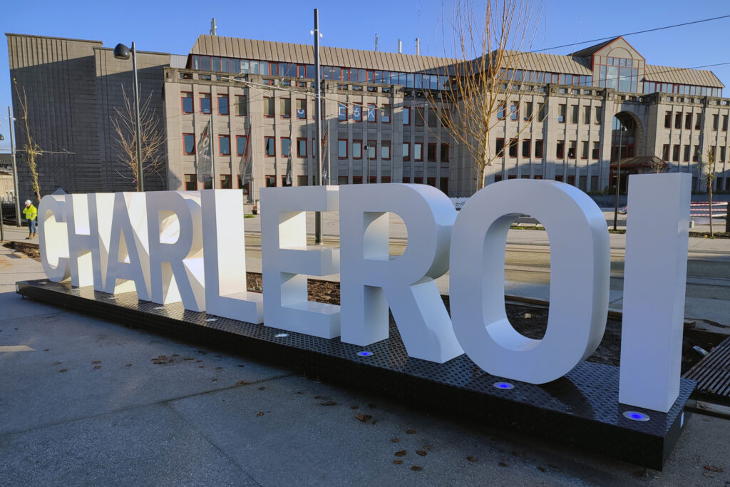 Giant letter 'C' unveiled at Charleroi Airport to honour city