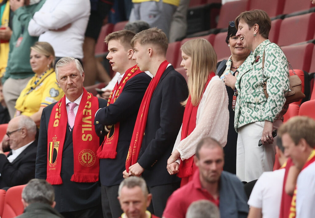 Royal family shows up to support Red Devils in Cologne