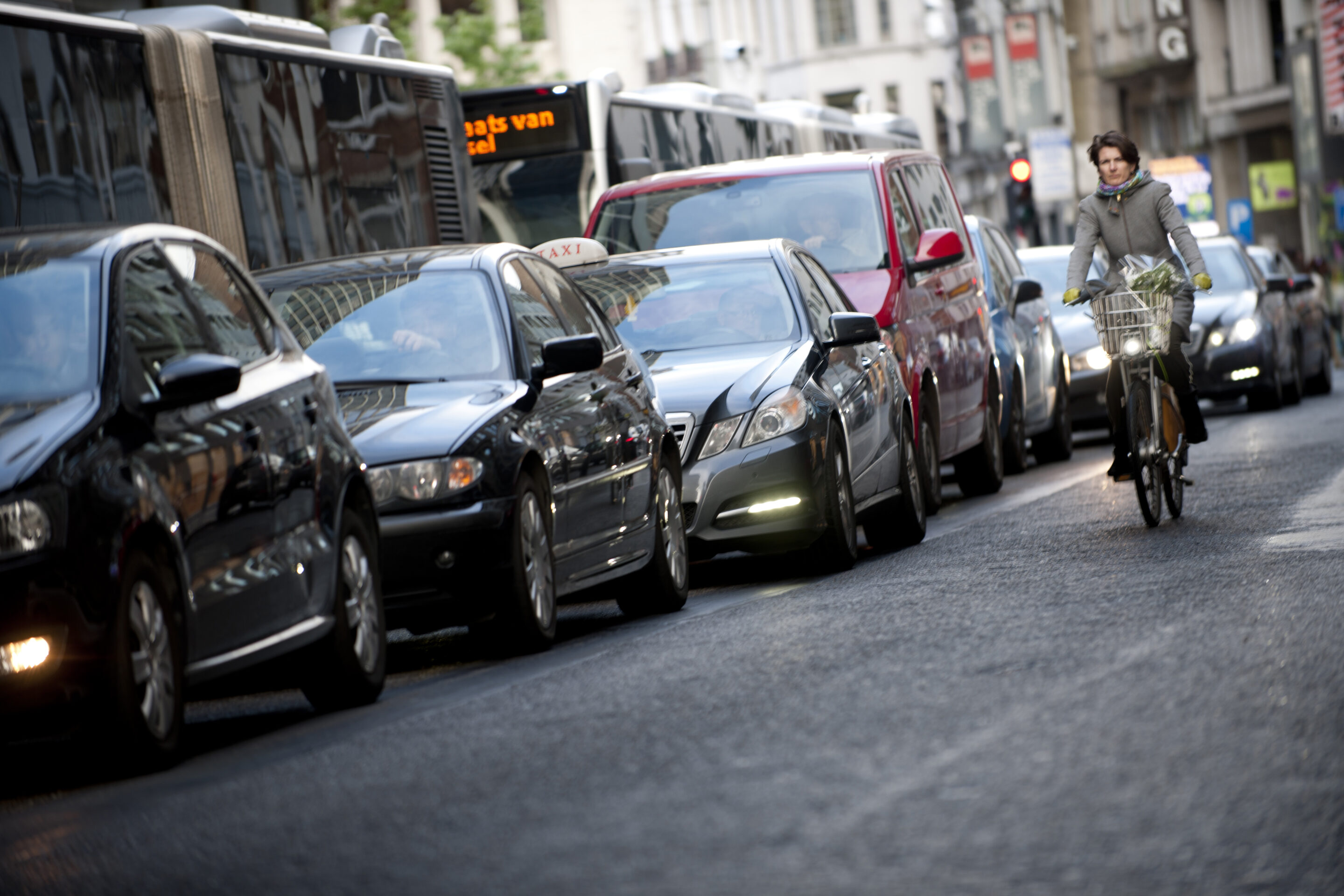 'No parking, no business?': Only 17% of shoppers visit Brussels shops by car