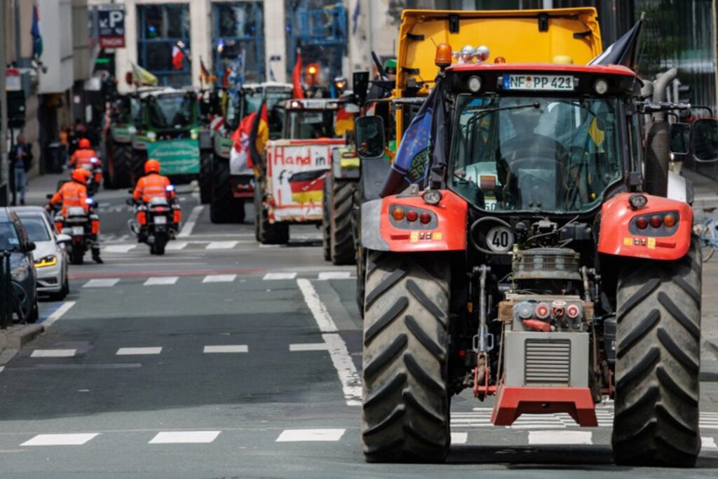 Farmers' stage incident-free demonstration in Brussels