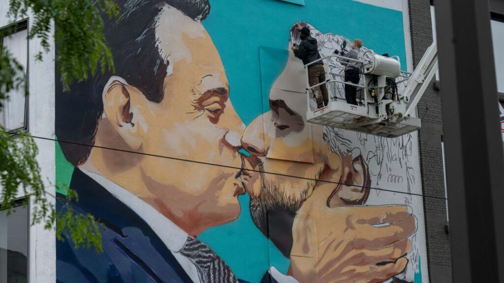Mural depicting kiss between De Wever and Bouchez appears in Antwerp