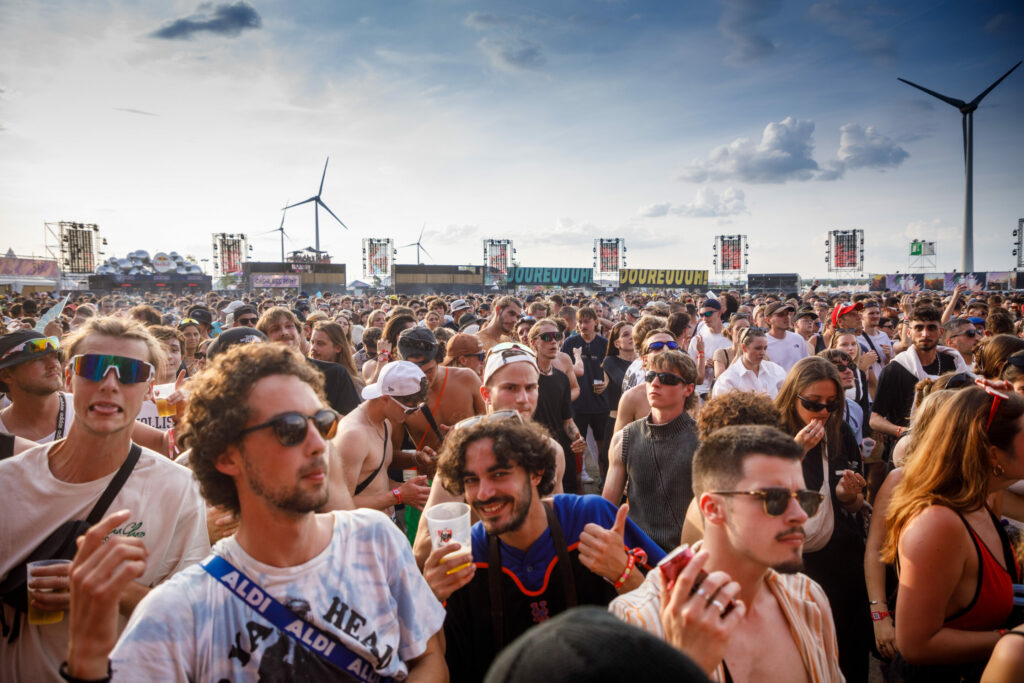 Card payment only, hidden admin fees: Belgian festivals ignore consumer protection laws